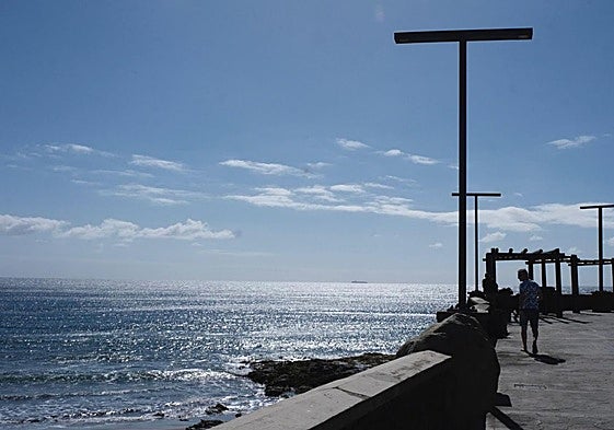 Imagen reciente de un día soleado en el paseo de Meloneras.