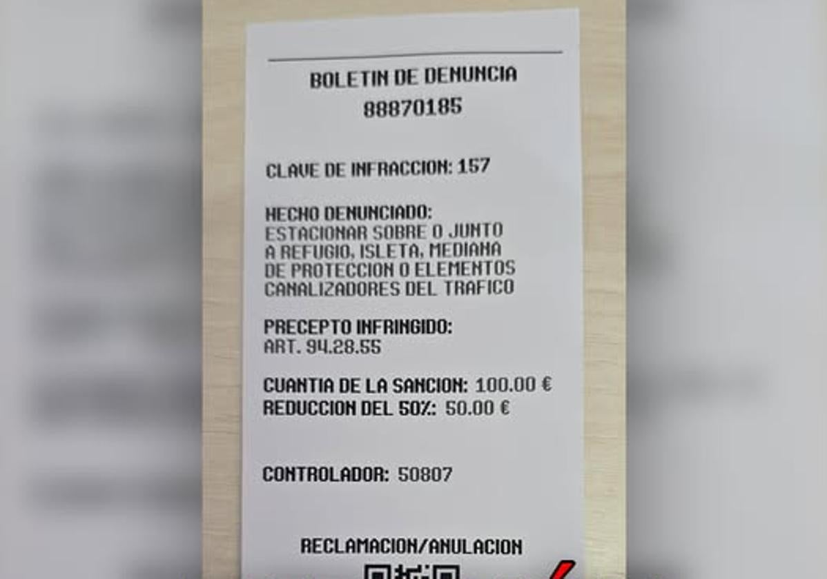 Esta es la falsa sanción colocada esta semana en los coches estacionados en las calles de la capital de Fuerteventura.