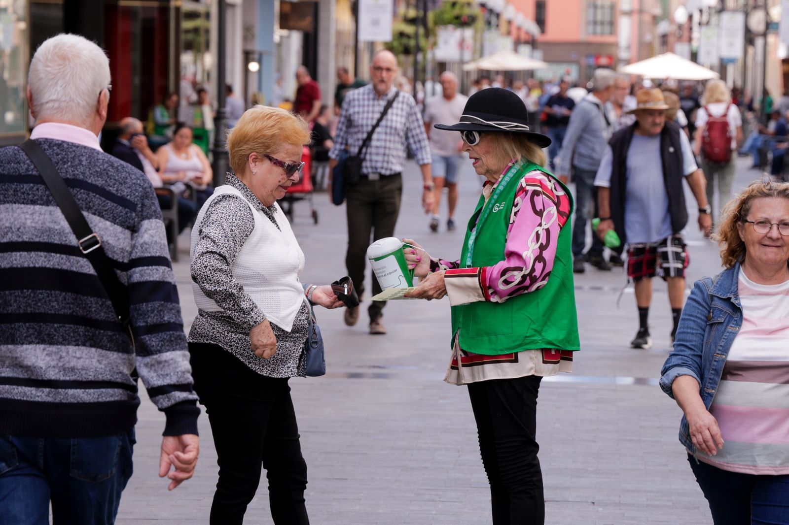 La Asociación Contra el Cáncer toma Triana en una jornada de apoyo y esperanza