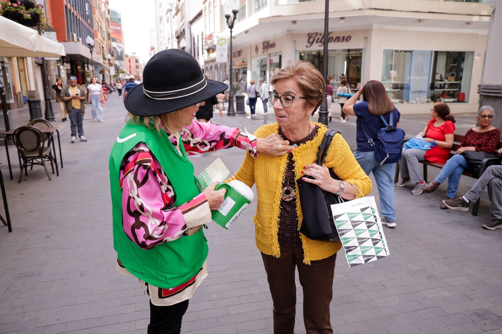 La Asociación Contra el Cáncer toma Triana en una jornada de apoyo y esperanza