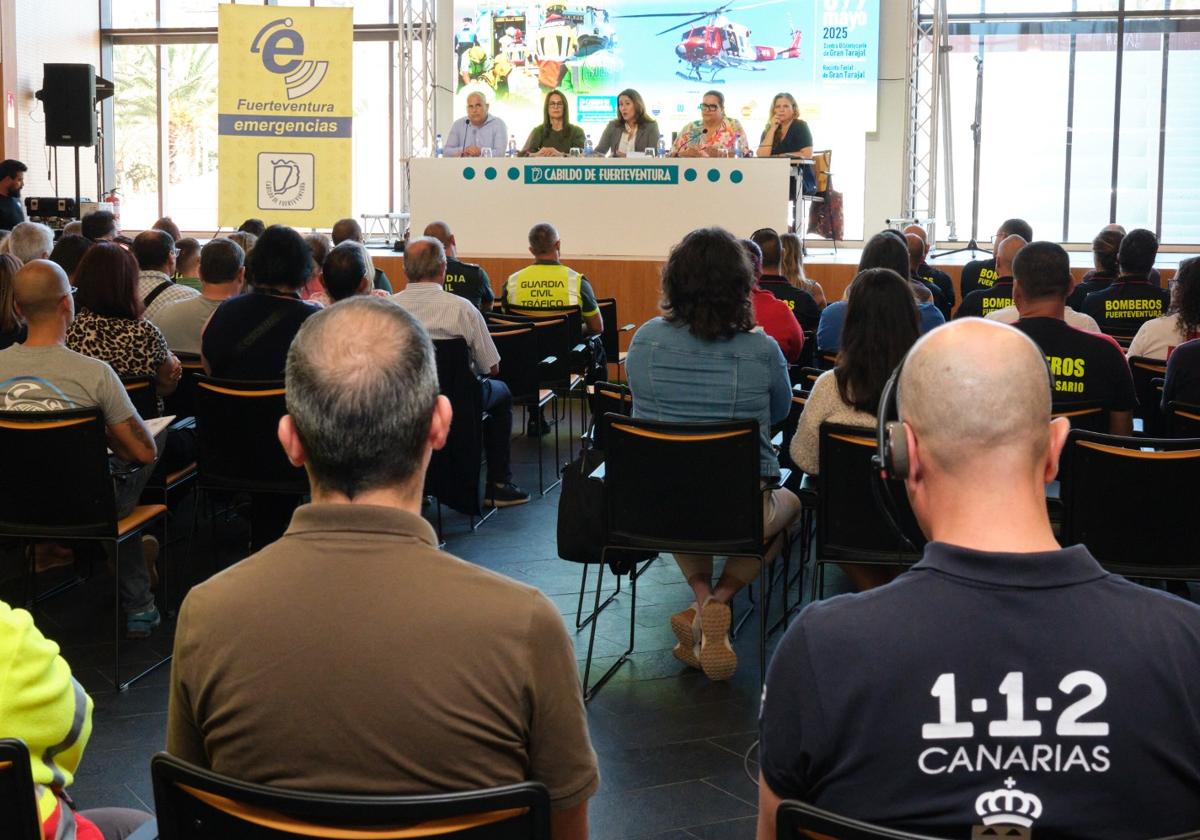 La presidenta Lola García y la consejera de Emergencias, Lolina Negrín, abrieron las jornadas.