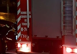 Intoxicado grave por inhalar humo en un incendio en una nave industrial del polígono San Isidro de El Rosario