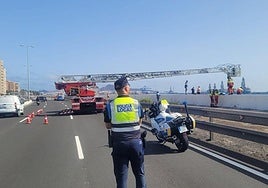 Operación de rescate donde hallaron el cuerpo de un pescador en Las Palmas de Gran Canaria.