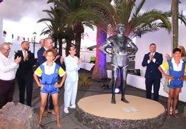 Estreno de escultura dedicada al Pollo de Uga.