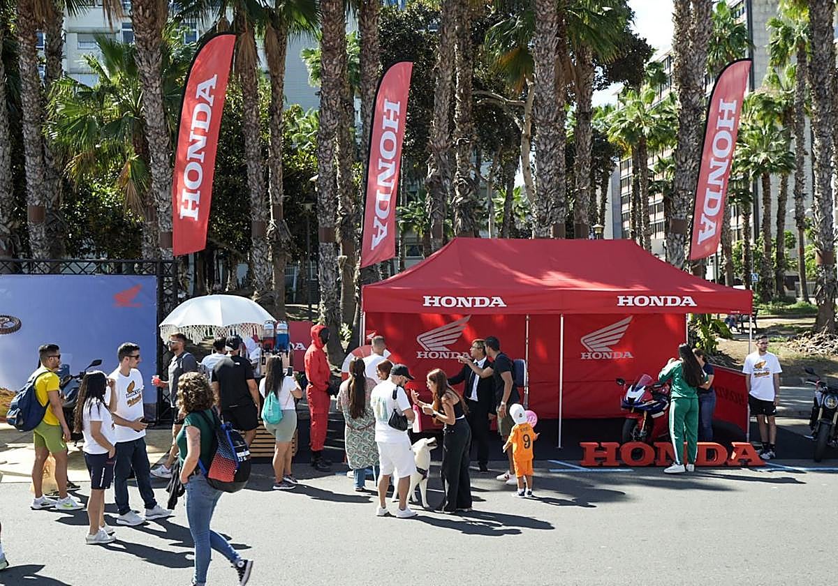 Así se ve vive el ambiente en las carpas de empresa