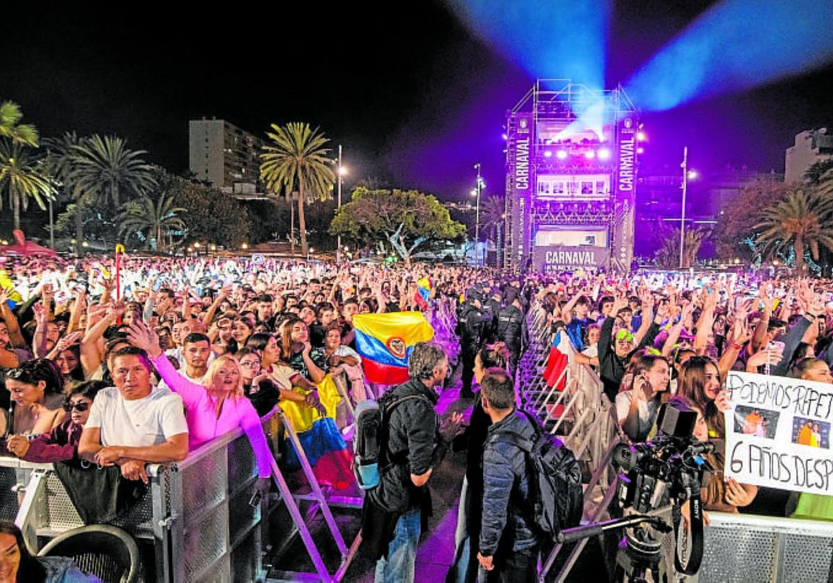 Concierto de Maluma en el parque de Santa Catalina durante el carnaval de Las Palmas de Gran Canaria de 2025.