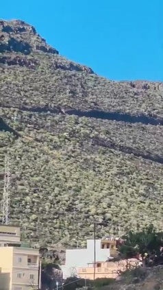 El helicóptero del 112 aterriza en la zona del accidente de la guagua en La Gomera