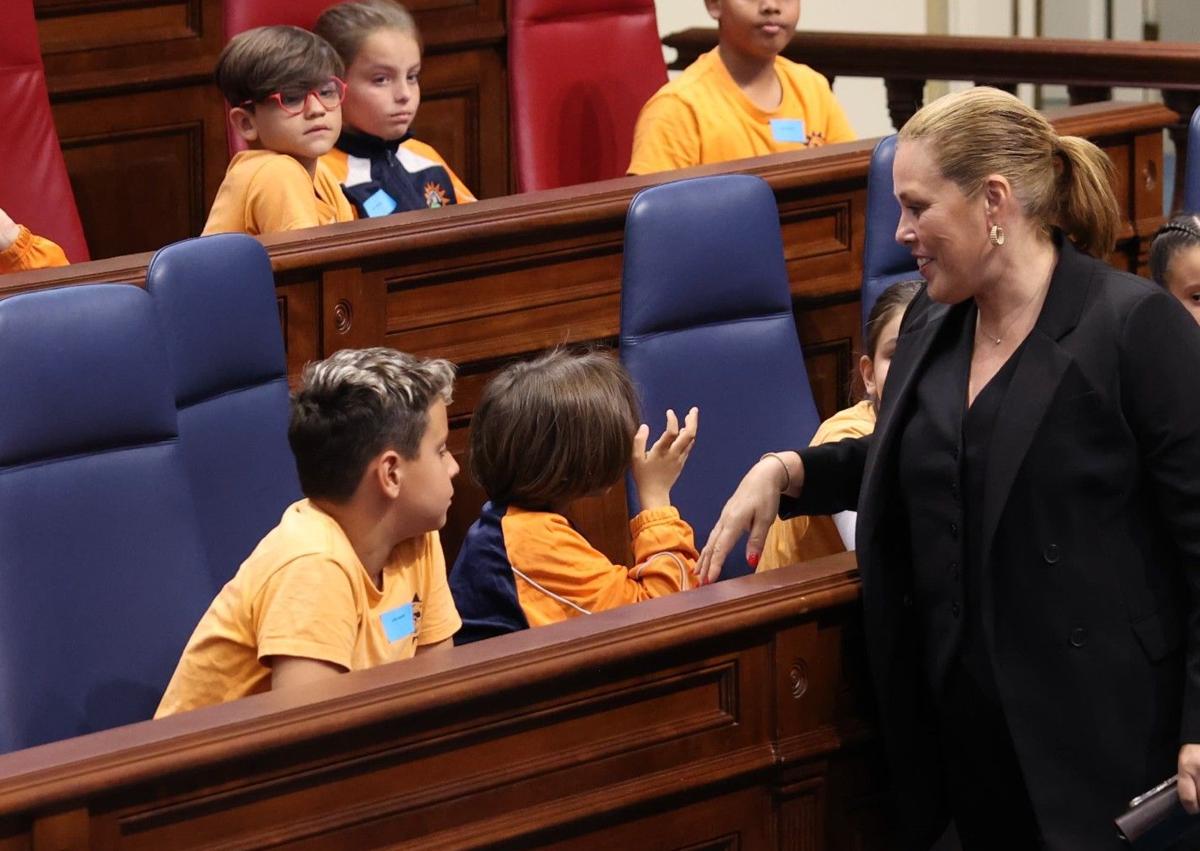 Imagen secundaria 1 - Escolares de las islas se convierten en «Diputados por un Día» en el Parlamento de Canarias