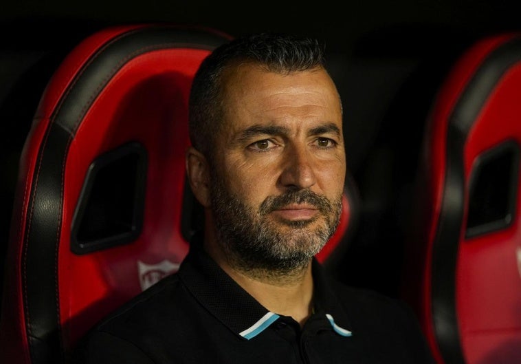 Diego Martínez, este martes en el banquillo del Sevilla FC.
