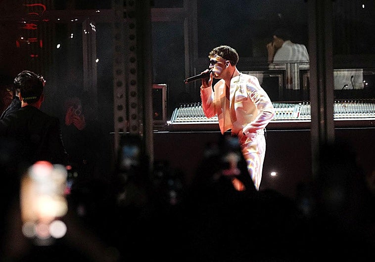 Quevedo actuando en la Plaza San Ana.