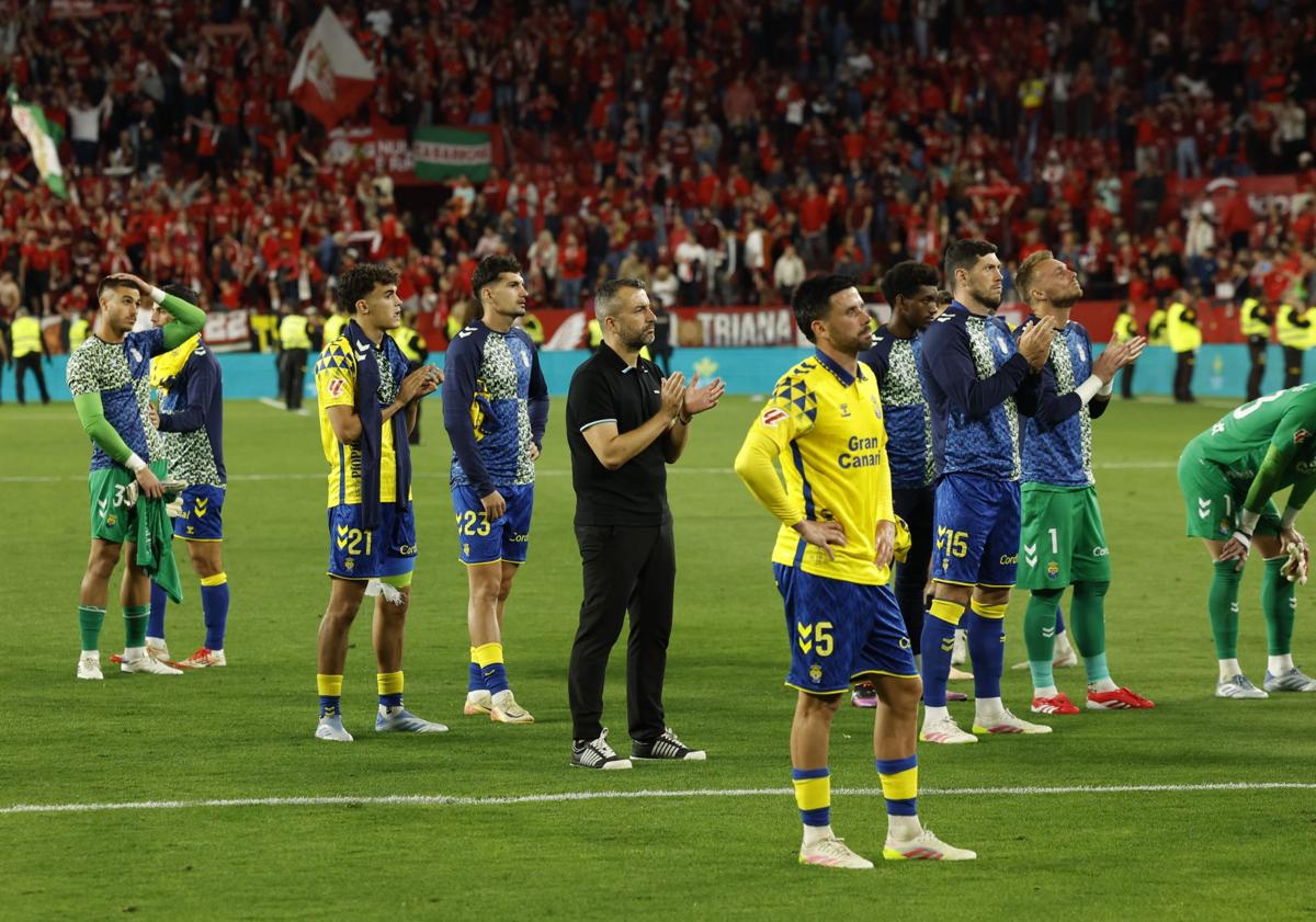 Imagen principal - Los daños colaterales para la UD Las Palmas del descenso: recorte de 30 millones y desbandada de jugadores