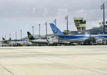 Los aeropuertos canarios registran 4,5 millones de pasajeros en abril, un 9 % más que 2024