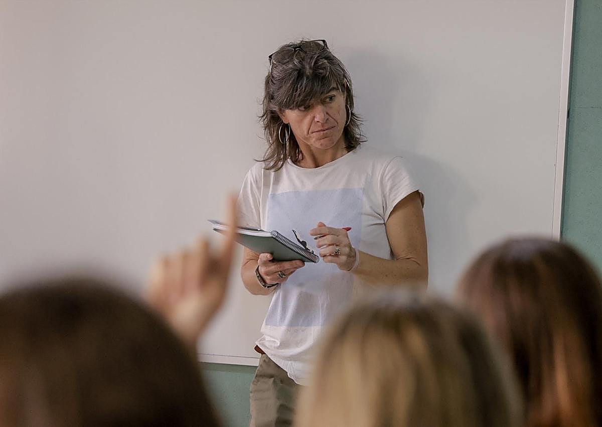 Imagen secundaria 1 - Distintos momentos del debate.