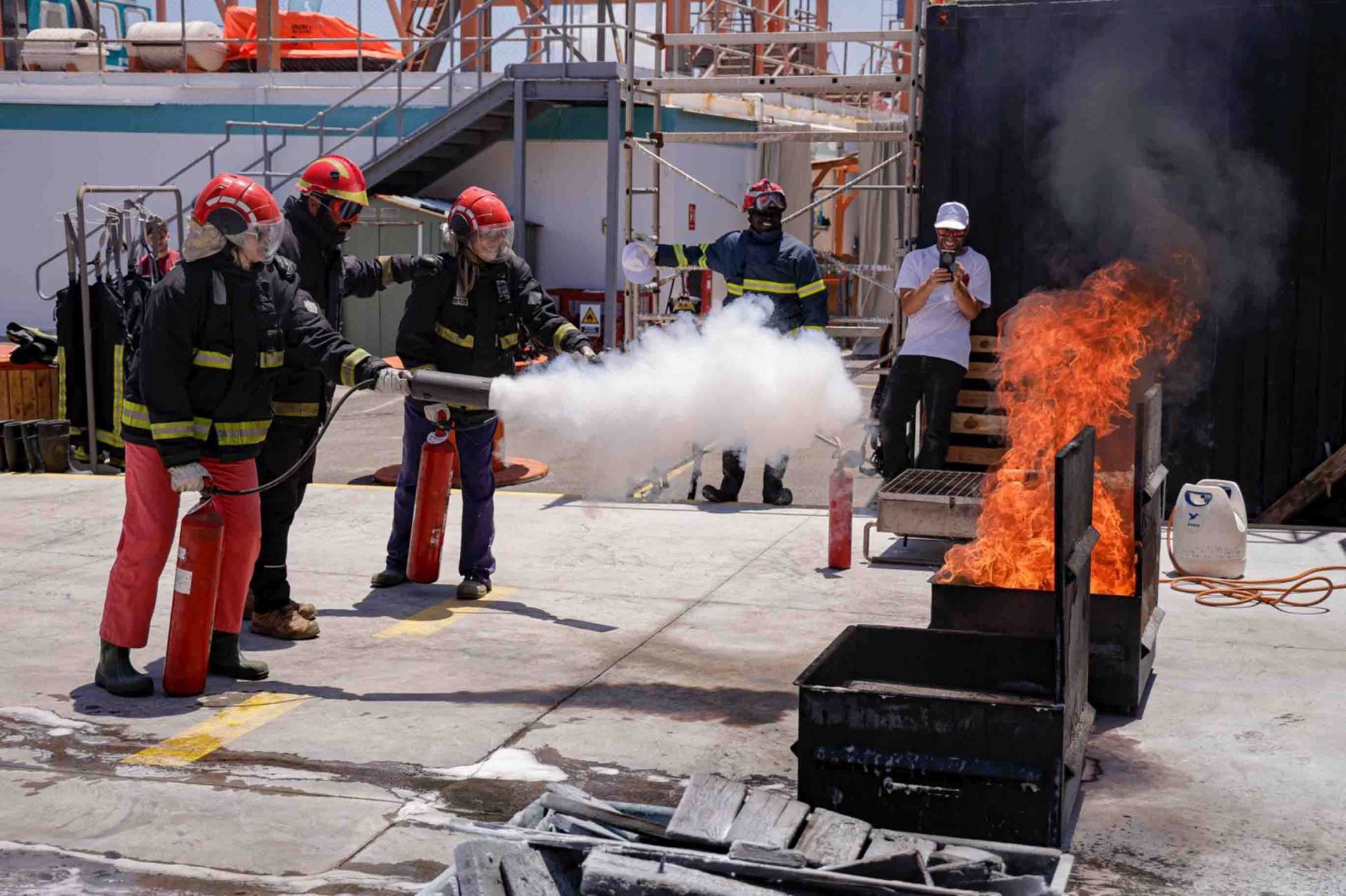 Así son los simulacros de emergencia en el ámbito marítimo