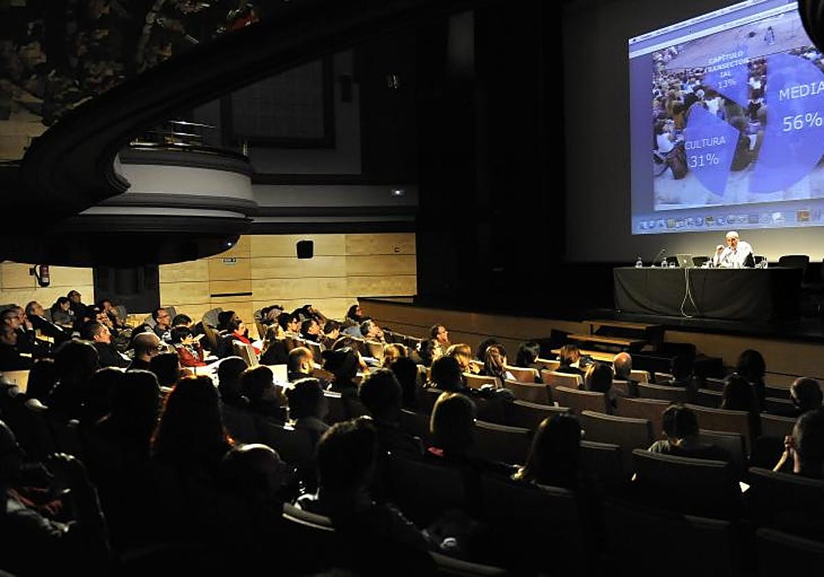 Imagen de archivo de una presentación al sector audiovisual en el teatro Guiniguada.