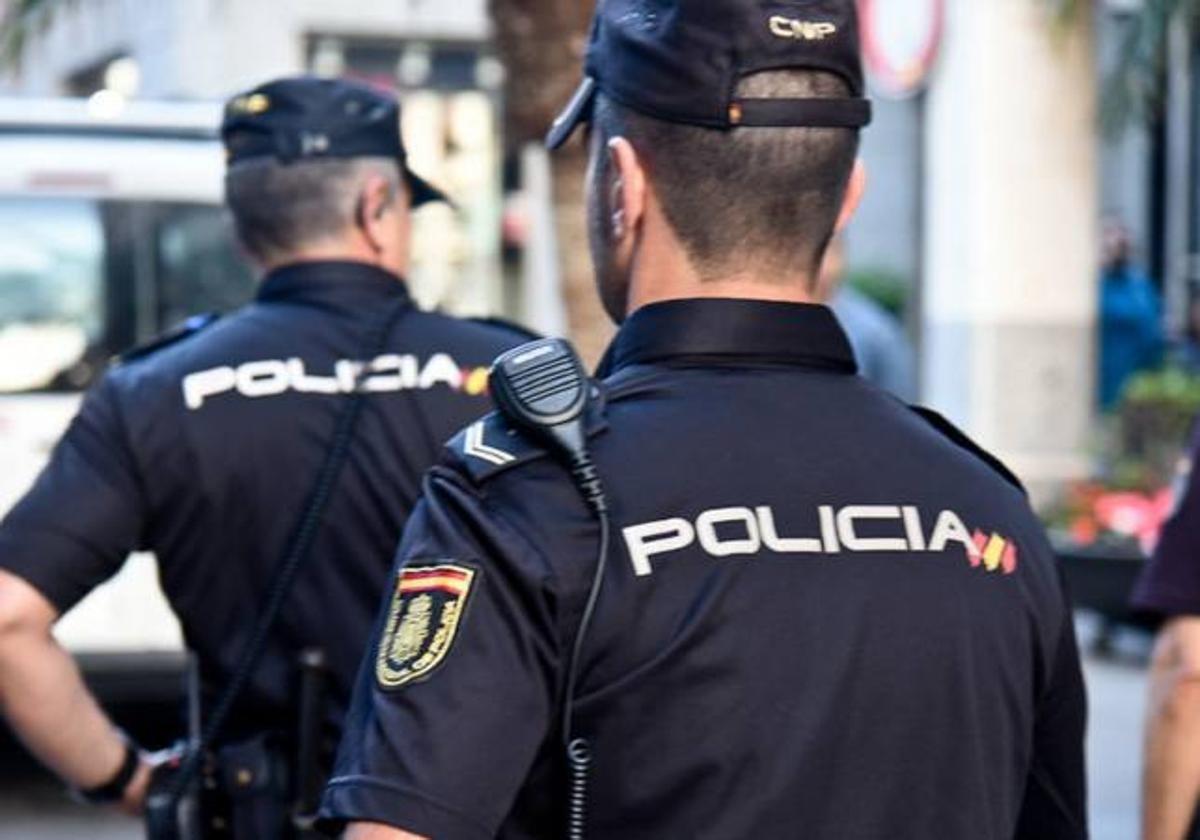 Agentes de la Policía Nacional patrullando.