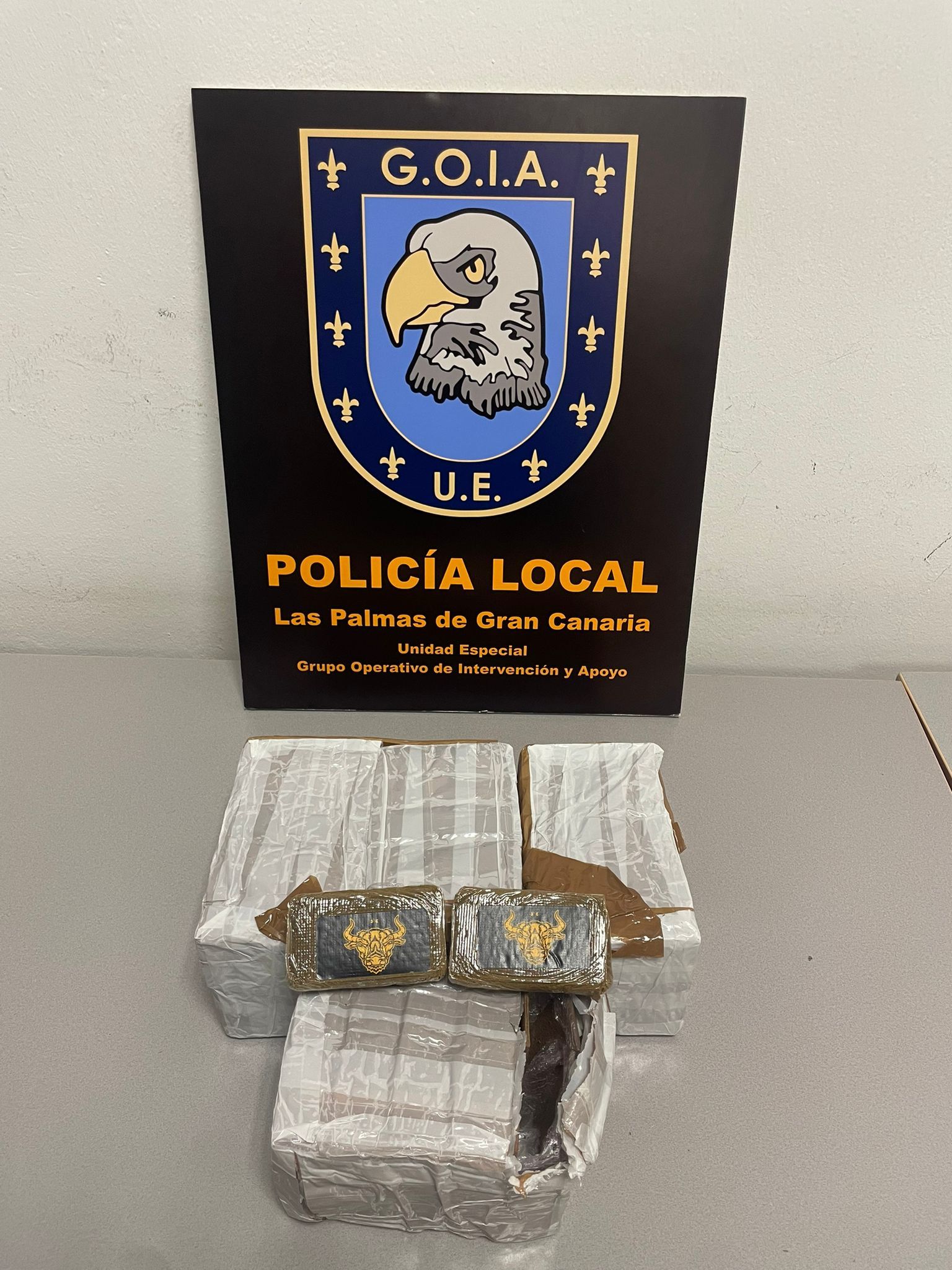 Tres detenidos en la circunvalación con 4 kilos de hachís en una bolsa de supermercado