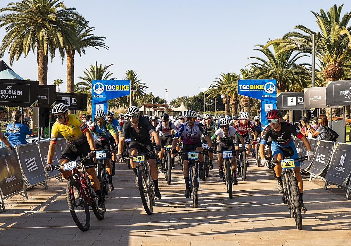 Tessa Kortekaas y Hans Becking dominan y conquistan la Fred. Olsen Express Transgrancanaria Bike 2025