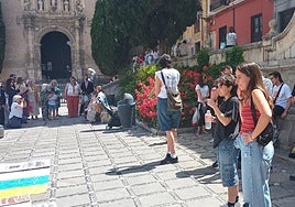 Distintos momentos de la manifestación celebrada en Granada