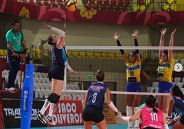 Imagen de Maida en pleno ataque por zona cuatro durante la temporada pasada.