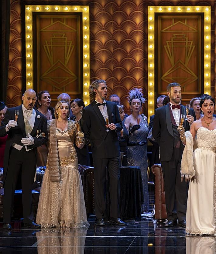 Imagen secundaria 2 - Tres imágenes del ensayo general.