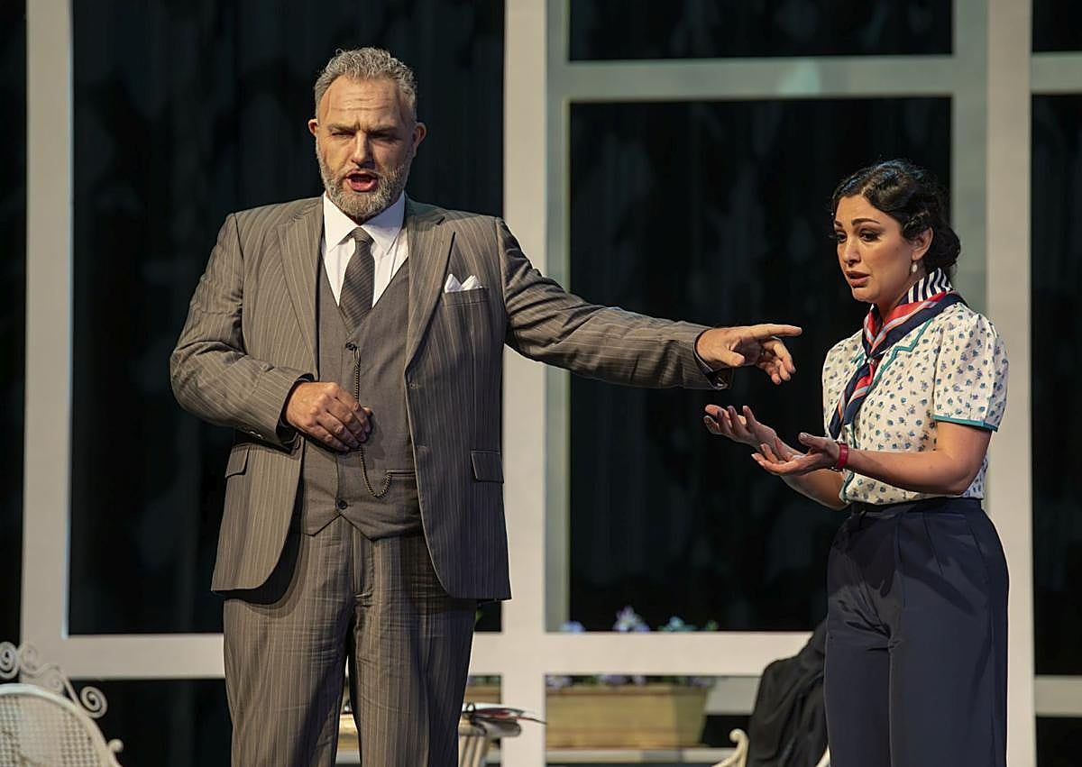 Imagen secundaria 1 - Tres imágenes del ensayo general.