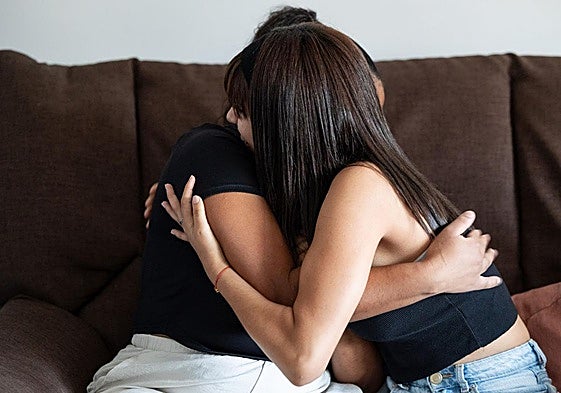 Imagen de archivo de dos jóvenes extuteladas en un piso compartdo del Gobierno canario