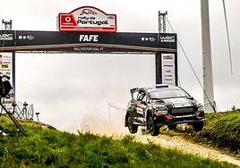 El Ford Fiesta Rally3 de Peñate y Domínguez, durante la prueba en tierras lusas.