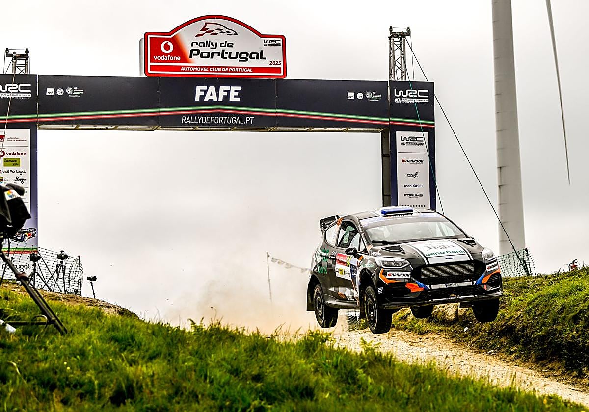 El Ford Fiesta Rally3 de Peñate y Domínguez, durante la prueba en tierras lusas.