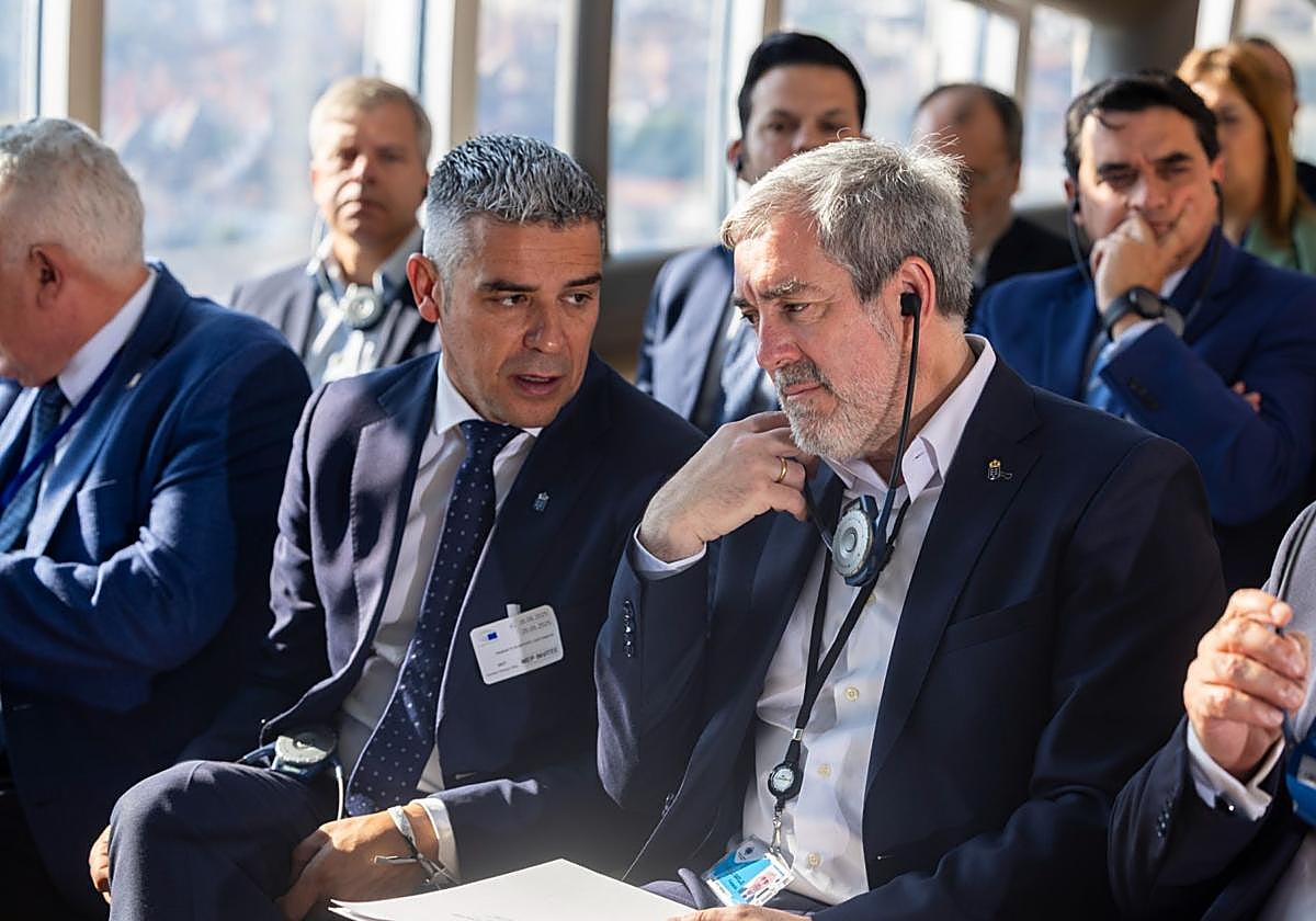 Fernando Clavijo ayer junto al consejero de Agricultura, Narvay Quintero, durante el foro de lsa RUP celebrado en Bruselas.