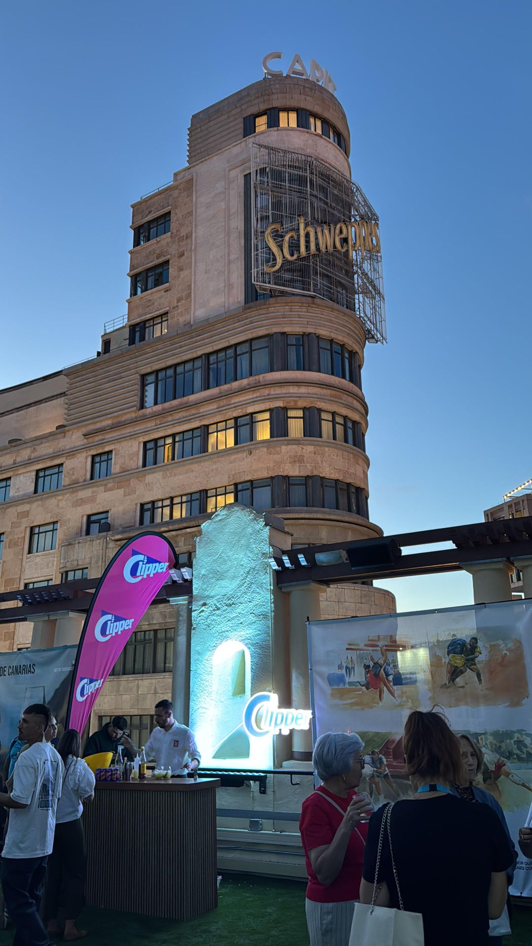 Imagen secundaria 1 - La lucha canaria conquista Madrid con el sabor de Clipper