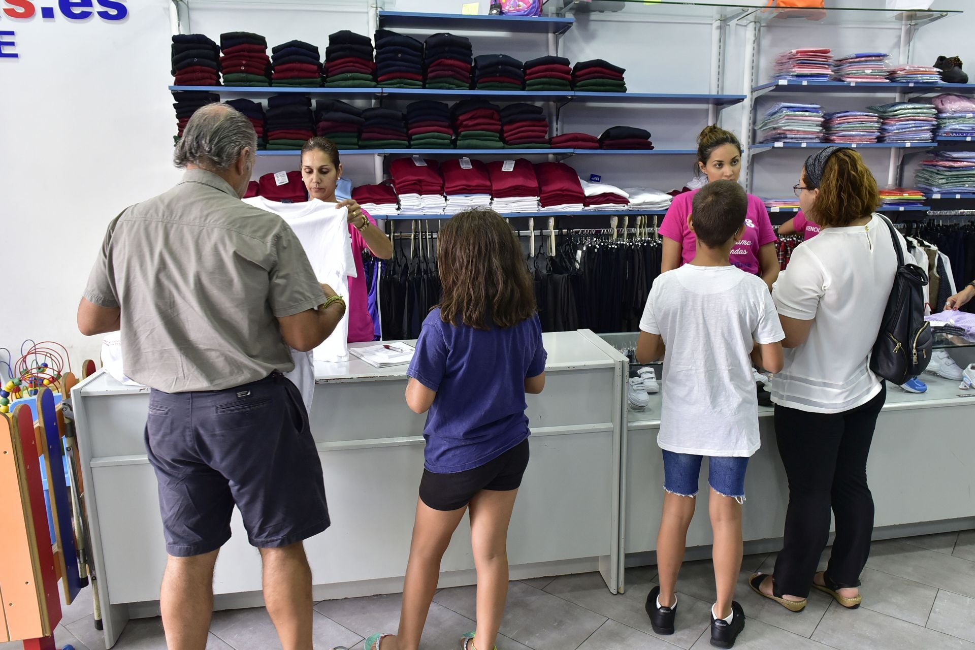 Imagen de trabajadoras en un negocio en la capital grancanaria, no relacionado con la noticia.