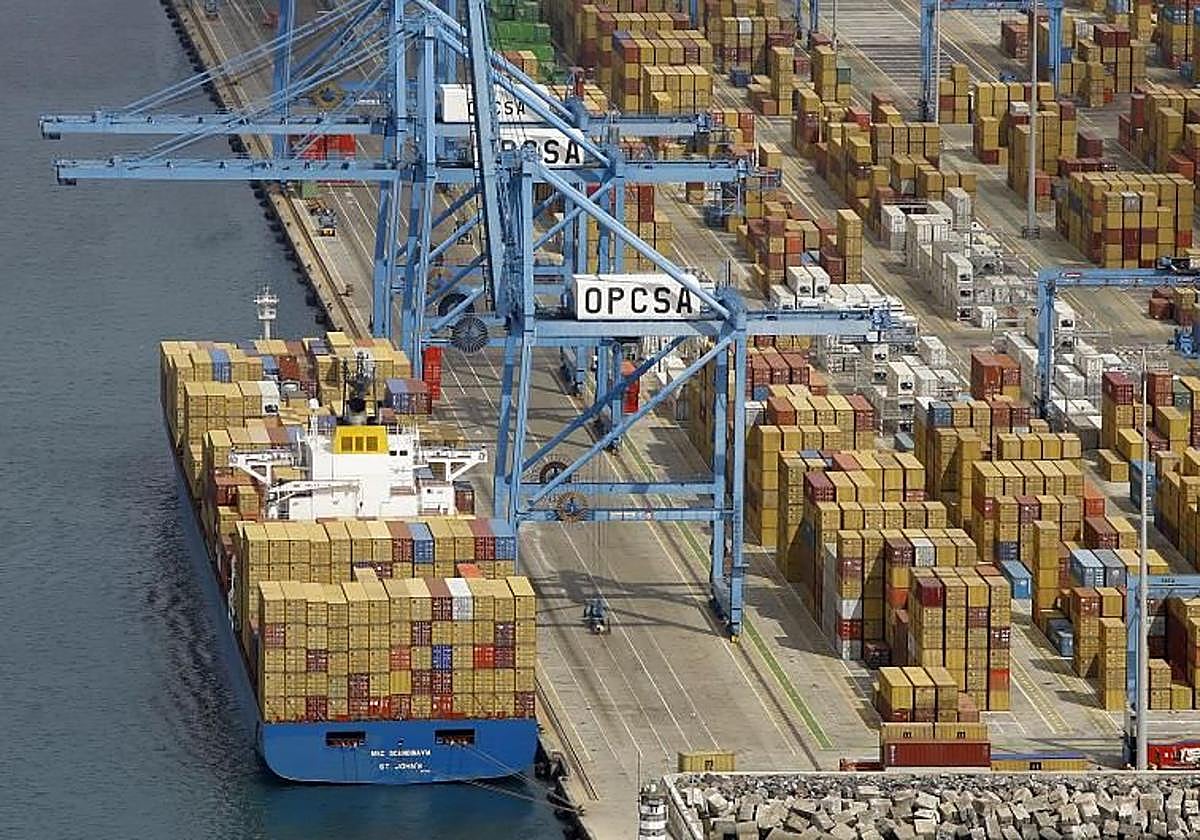 Mercancía en el puerto de Las Palmas.