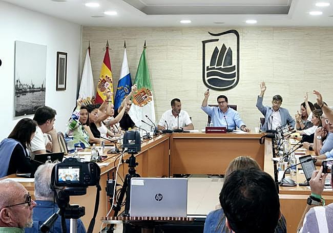 Momento de la votación este lunes en el pleno capitalino, donde la oposición no apoyó la aprobación del catálogo patrimonial.