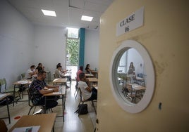 Foto de archivo de opositores a una plaza docente en Canarias.