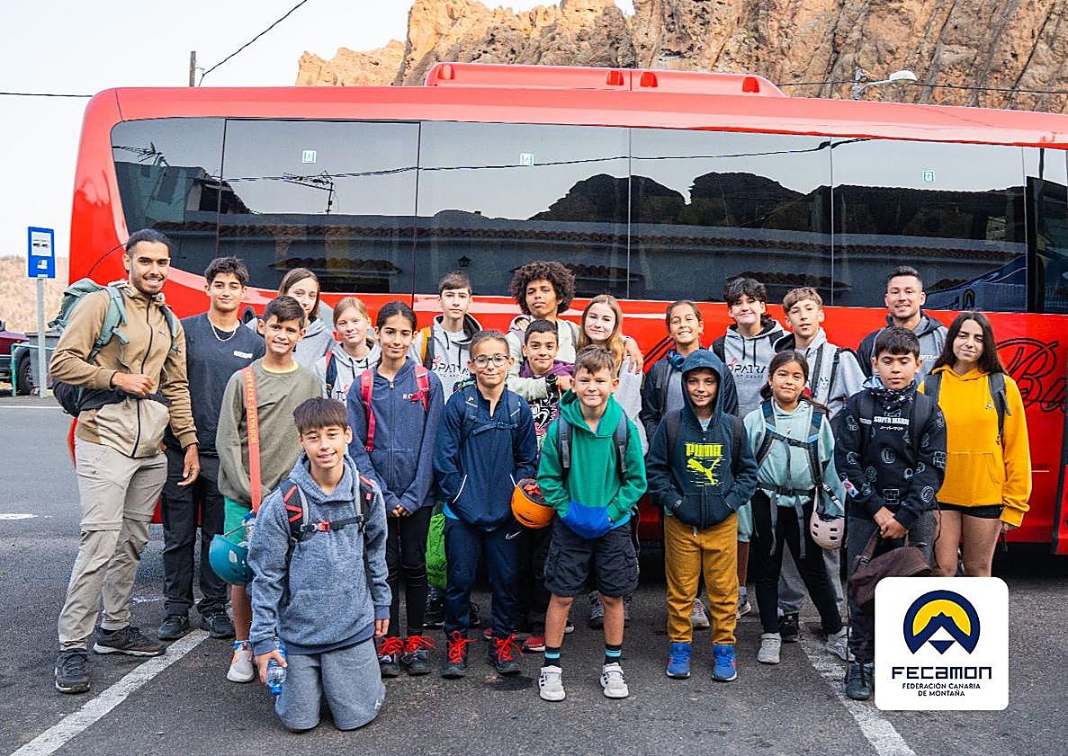 Imagen principal - El Encuentro de Escalada Clásica Ayacata 2025 fomentó la tradición y la convivencia entre generaciones