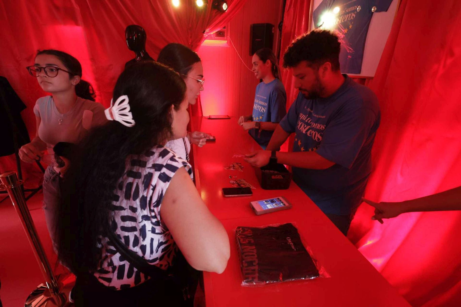 Los fans de Quevedo abarrotan el Paque Santa Catalina