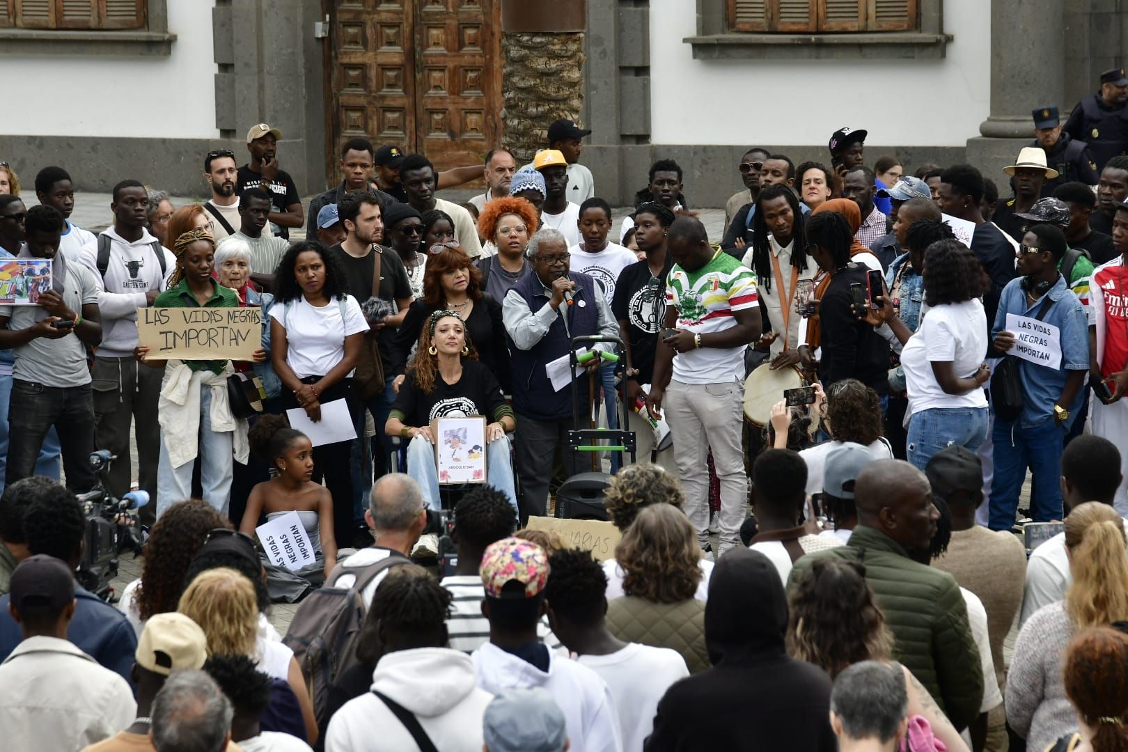 La concentración por la muerte de Abdoulie Bah, abatido en el aeropuerto de Gran Canaria