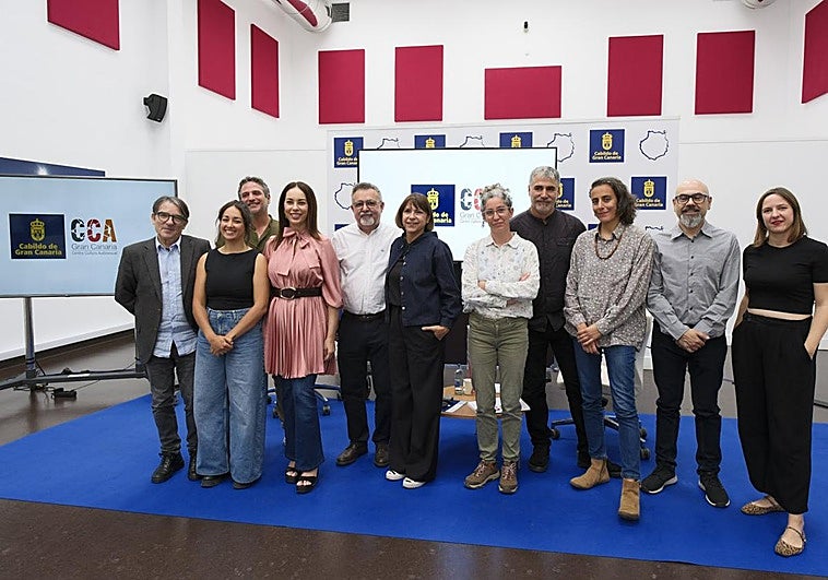 Guacimara Medina y Sergio Morales, este juevs, junto a los promotores de los proyectos seleccionados.