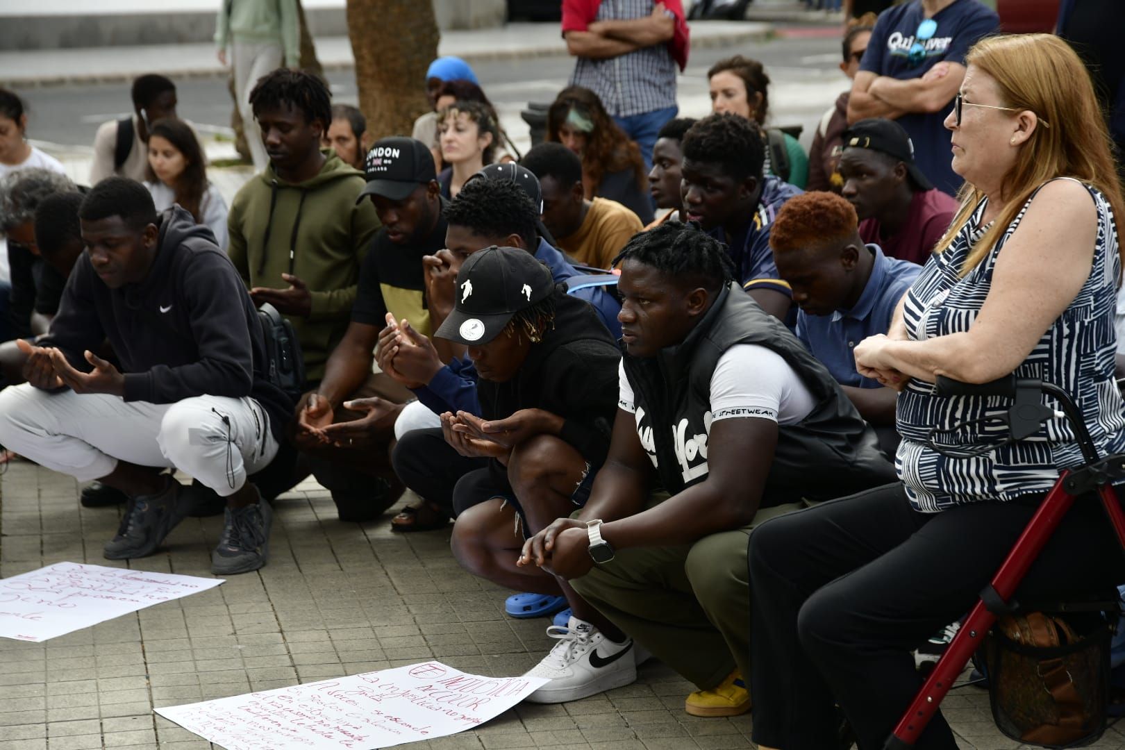 La concentración por la muerte de Abdoulie Bah, abatido en el aeropuerto de Gran Canaria