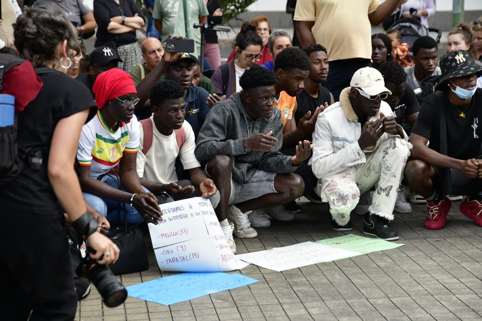 La concentración por la muerte de Abdoulie Bah, abatido en el aeropuerto de Gran Canaria