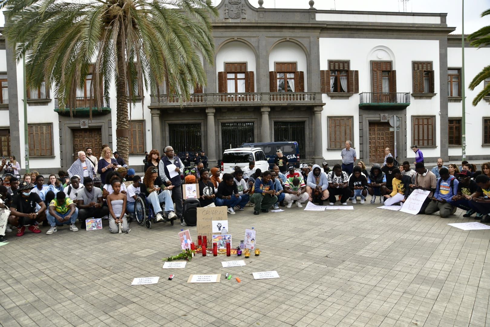 La concentración por la muerte de Abdoulie Bah, abatido en el aeropuerto de Gran Canaria