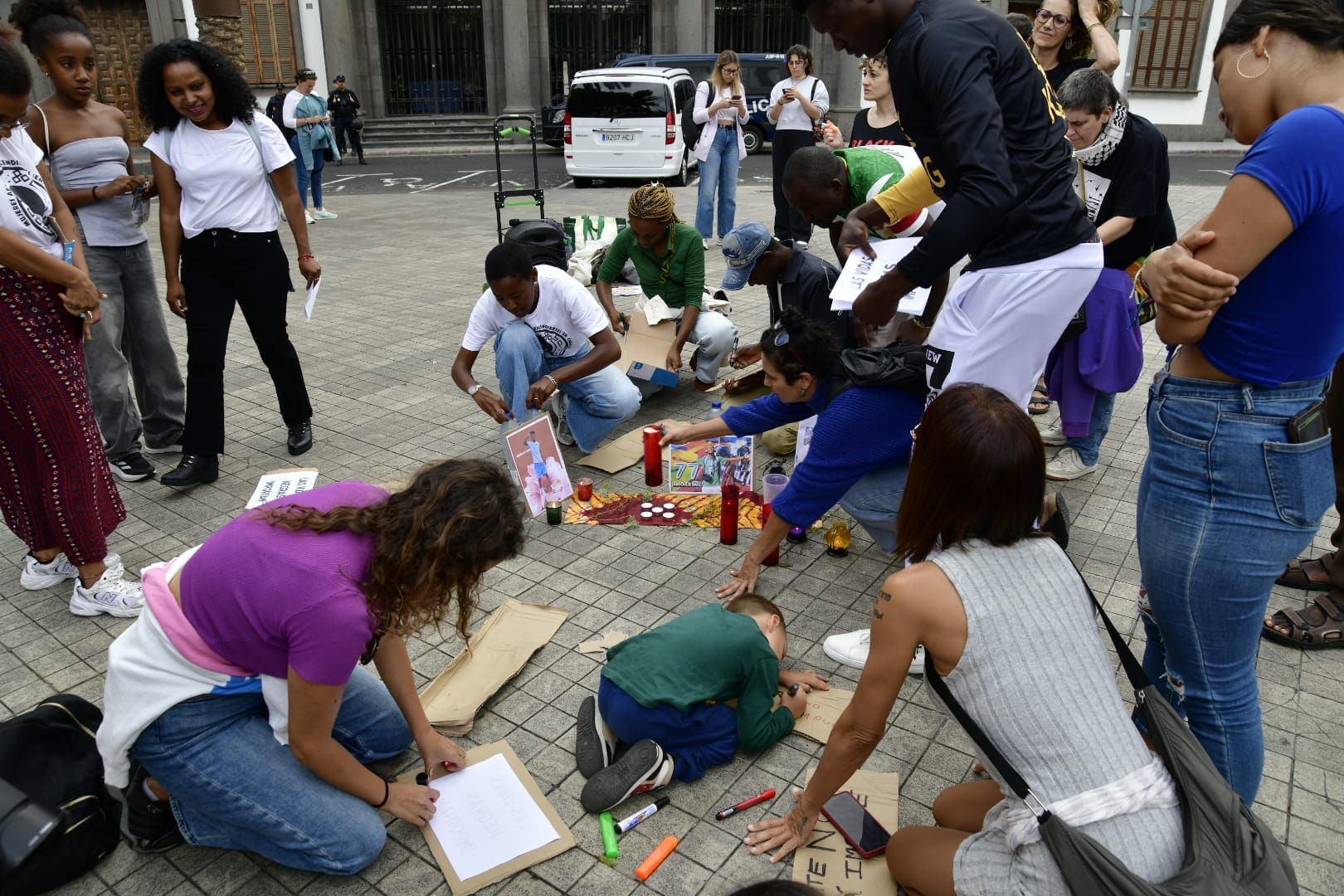 La concentración por la muerte de Abdoulie Bah, abatido en el aeropuerto de Gran Canaria