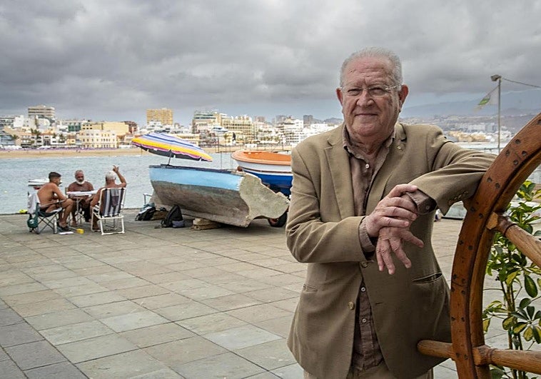 JJ Armas Marcelo, este viernes, en la Puntilla, en el paseo de la playa de Las Canteras.