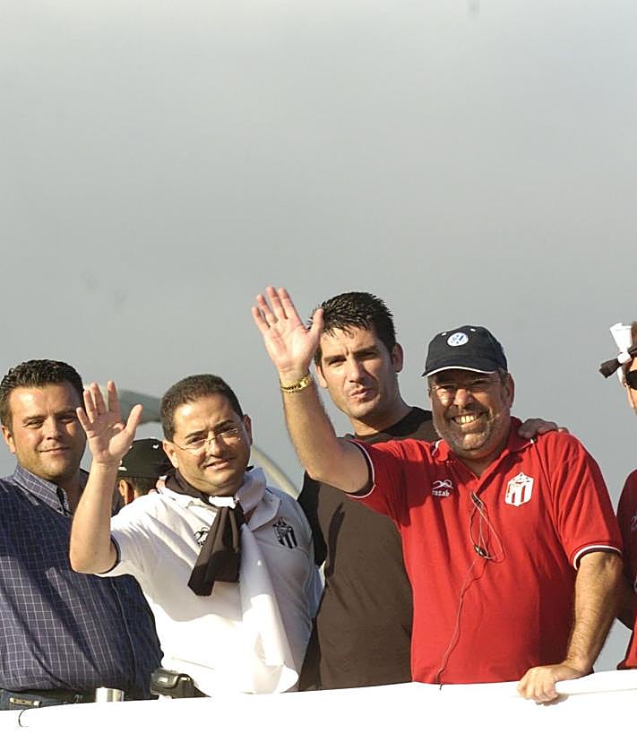 Imagen secundaria 2 - Gran homenaje en Vecindario a los héroes de 2006