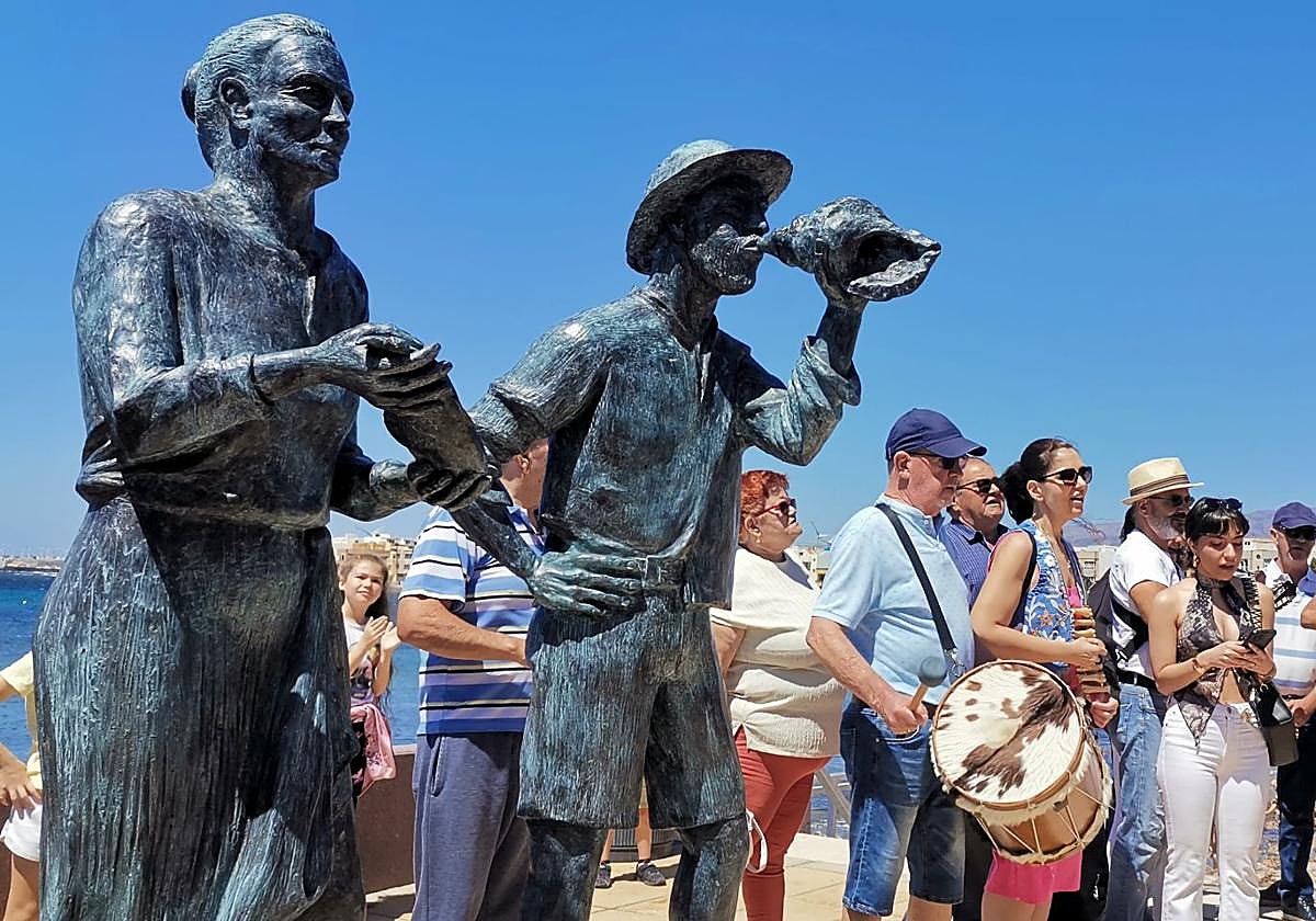 Escultura inaugurada este sábado en la avenida de Los Pescadores de Arinaga.