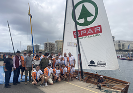 El bote SPAR Guerra del Río en compañía de Orden del Cachorro Canario.