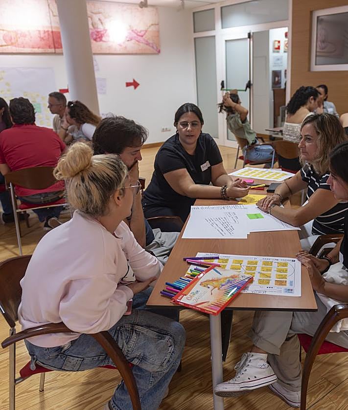 Imagen secundaria 2 - Una historia de compromiso con el bienestar y el progreso de la comunidad canaria