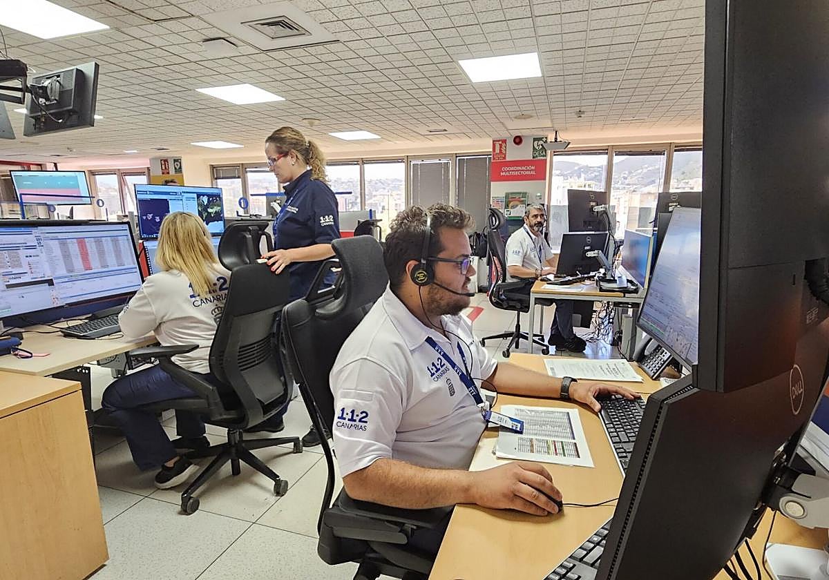 Tres personas heridas, una de gravedad, tras volcar un turismo en la GC-1