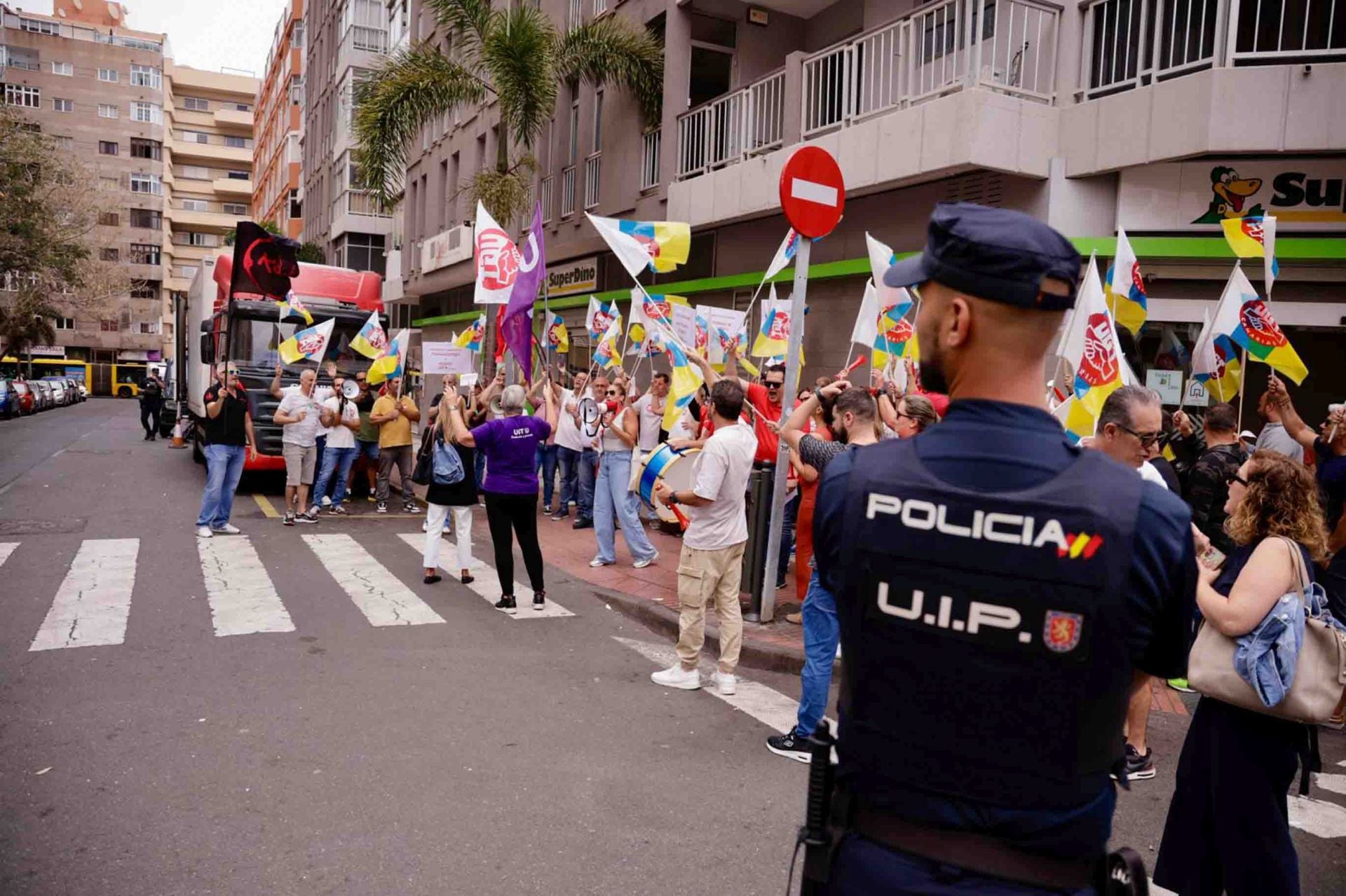 El paro parcial del comercio en Mesa y López por sueldos dignos, en imágenes